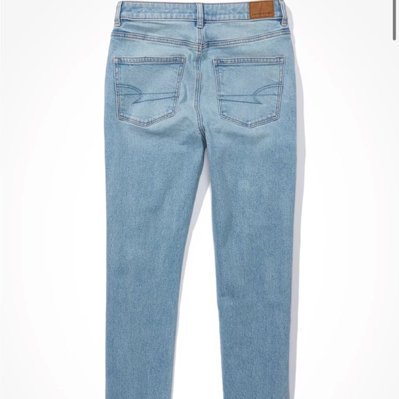 American Eagle Strigid Mom Jean in ‘Blue Breeze’ - Picture 4 of 9